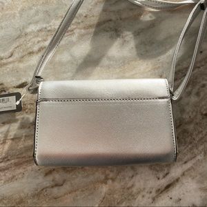 Guess clutch NWT